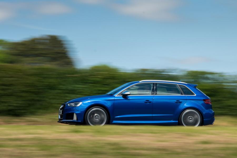  Audi RS3 Sportback (8V) 2015 года  (UK) (фото 6 из 30)